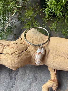New🌟Free People-Seashell Charm Bangle Bracelet